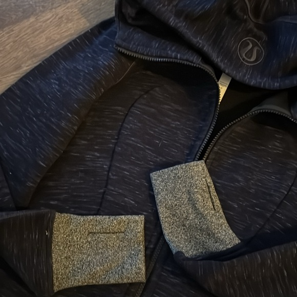 NWT LULULEMON SCUBA HOODY. Blue w gray. Size 12 - Picture 5 of 7